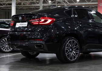 Подержанный автомобиль BMW X6 2018 года (8 фото)