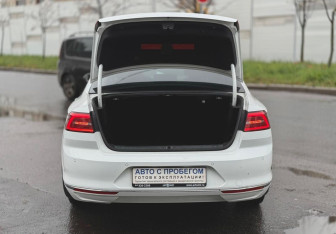 Подержанный автомобиль Volkswagen Passat Sedan 2017 года (20 фото)