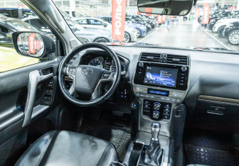 Подержанный автомобиль Toyota Land Cruiser Prado 2018 года (16 фото)