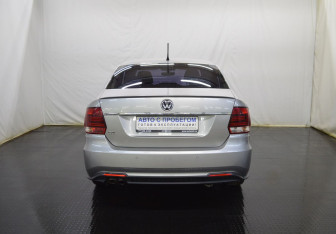 Подержанный автомобиль Volkswagen Polo Sedan 2016 года (6 фото)