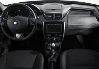 Подержанный автомобиль Nissan Terrano 2019 года (12 фото)