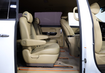 Подержанный автомобиль Kia Carnival 2018 года (29 фото)