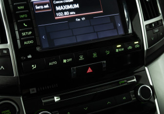 Подержанный автомобиль Toyota Land Cruiser Suv 2014 года (17 фото)