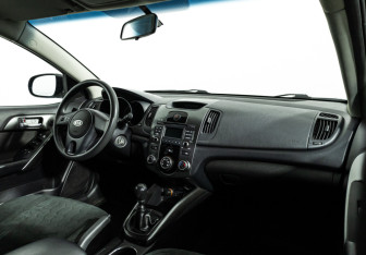 Подержанный автомобиль Kia Cerato Sedan 2010 года (9 фото)