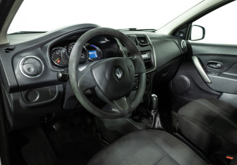 Подержанный автомобиль Renault Logan Sedan 2016 года (11 фото)