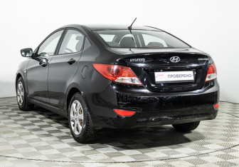 Подержанный автомобиль Hyundai Solaris Sedan 2011 года (7 фото)