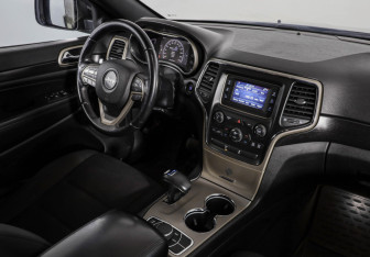 Подержанный автомобиль Jeep Grand Cherokee 2013 года (9 фото)