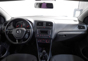 Подержанный автомобиль Volkswagen Polo Sedan 2015 года (8 фото)