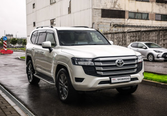 Подержанный автомобиль Toyota Land Cruiser Suv 2021 года (5 фото)