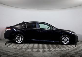 Подержанный автомобиль Toyota Camry Sedan 2019 года (4 фото)