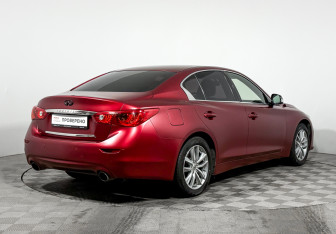 Подержанный автомобиль Infiniti Q50 2016 года (5 фото)
