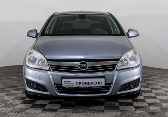 Подержанный автомобиль Opel Astra Hatchback 2010 года (2 фото)