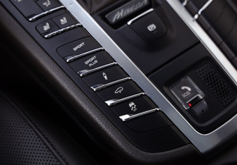 Подержанный автомобиль Porsche Macan 2016 года (18 фото)