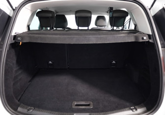 Подержанный автомобиль Renault Scenic 2018 года (19 фото)