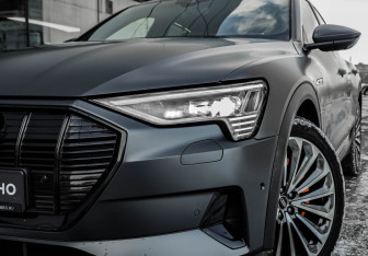 Подержанный автомобиль Audi e-tron Sportback 2021 года (2 фото)