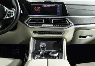 Подержанный автомобиль BMW X6 2020 года (14 фото)