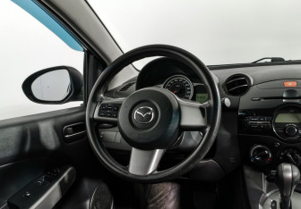 Подержанный автомобиль Mazda 2 Hatchback 2012 года (15 фото)
