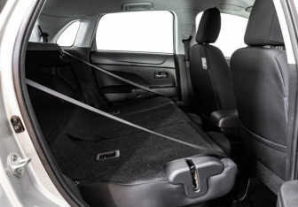 Подержанный автомобиль Mitsubishi ASX 2012 года (18 фото)