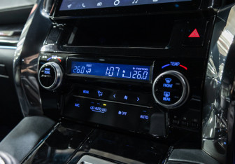 Подержанный автомобиль Toyota Alphard 2018 года (27 фото)