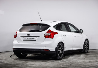 Подержанный автомобиль Ford Focus Hatchback 2012 года (5 фото)