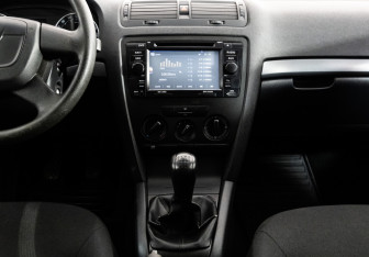 Подержанный автомобиль Skoda Octavia Liftback 2011 года (11 фото)