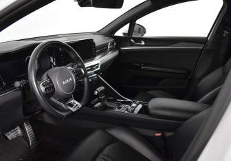 Подержанный автомобиль Kia K5 2022 года (9 фото)