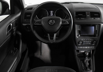 Подержанный автомобиль Skoda Yeti 2015 года (17 фото)