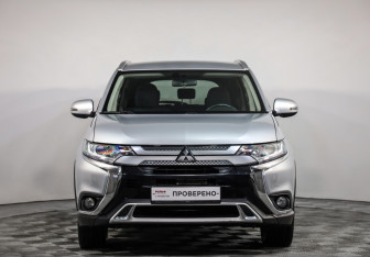 Подержанный автомобиль Mitsubishi Outlander 2019 года (2 фото)