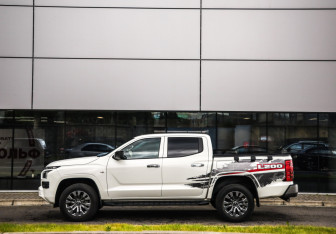 Подержанный автомобиль Mitsubishi L200 2025 года (10 фото)