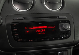 Подержанный автомобиль SEAT Ibiza Hatchback 2012 года (11 фото)