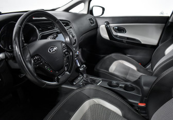 Подержанный автомобиль Kia Ceed Wagon 2017 года (9 фото)