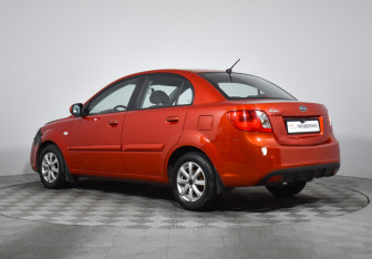 Подержанный автомобиль Kia Rio Sedan 2010 года (7 фото)