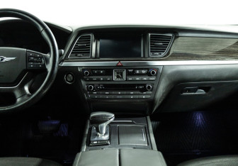 Подержанный автомобиль Genesis G80 2019 года (14 фото)