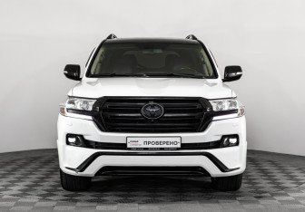 Подержанный автомобиль Toyota Land Cruiser Suv 2011 года (3 фото)