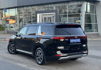 Подержанный автомобиль Kia Carnival 2020 года (7 фото)