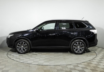 Подержанный автомобиль Mitsubishi Outlander 2014 года (8 фото)