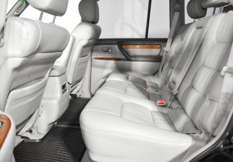 Подержанный автомобиль Lexus LX 2007 года (12 фото)