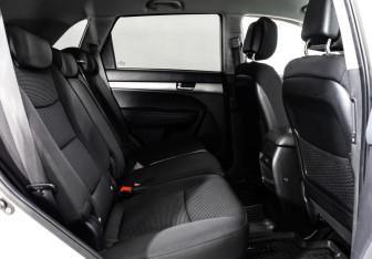 Подержанный автомобиль Kia Sorento 2013 года (16 фото)