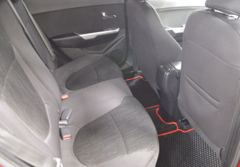 Подержанный автомобиль Kia Rio Hatchback 2013 года (13 фото)