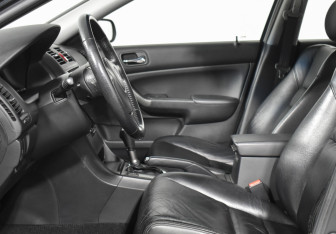 Подержанный автомобиль Honda Accord Sedan 2006 года (10 фото)