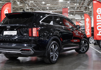 Подержанный автомобиль Kia Sorento 2021 года (9 фото)