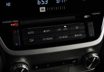 Подержанный автомобиль Toyota Land Cruiser Suv 2017 года (18 фото)