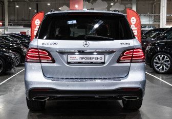 Подержанный автомобиль Mercedes-Benz GLE 2016 года (8 фото)