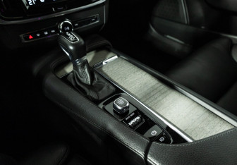 Подержанный автомобиль Volvo V90 Cross Country 2020 года (17 фото)