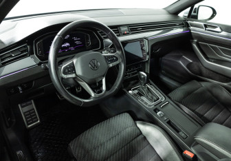 Подержанный автомобиль Volkswagen Passat Sedan 2021 года (11 фото)