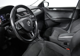Подержанный автомобиль Skoda Rapid Liftback 2019 года (9 фото)