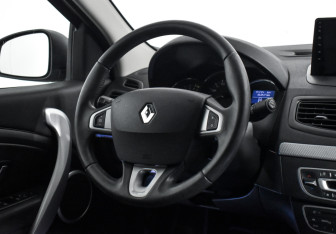 Подержанный автомобиль Renault Fluence 2011 года (14 фото)