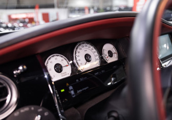 Подержанный автомобиль Rolls-Royce Wraith 2016 года (35 фото)