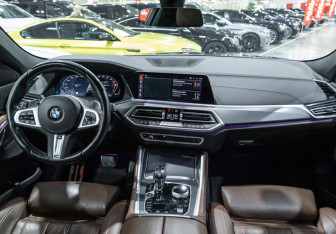 Подержанный автомобиль BMW X6 2022 года (13 фото)
