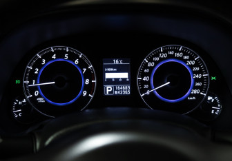 Подержанный автомобиль Infiniti QX70 2013 года (12 фото)